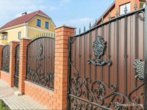 Кирпичный забор с ковкой  150 метров фото в Горках Ленинских